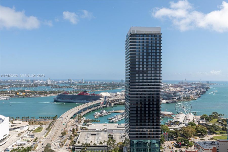Condo located in Miami, FL showcasing its design and architecture (Image 23). Condo located in Miami, FL showcasing its design and architecture (Image 23).