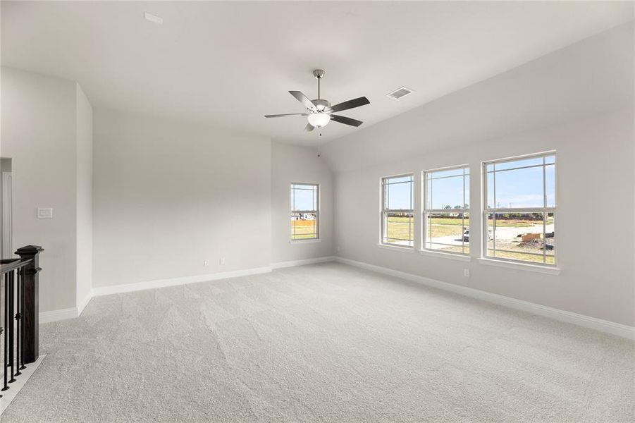 Spacious, unfurnished interior of a new home in River Ranch, Van Alstyne (Image 24).
