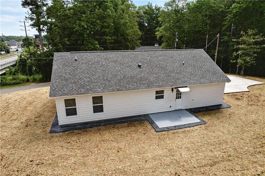 Exterior details and patio area of a home in , Dallas (Image 3).