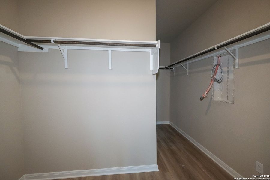 Spacious, unfurnished interior of a new home in Park Place, New Braunfels (Image 28).