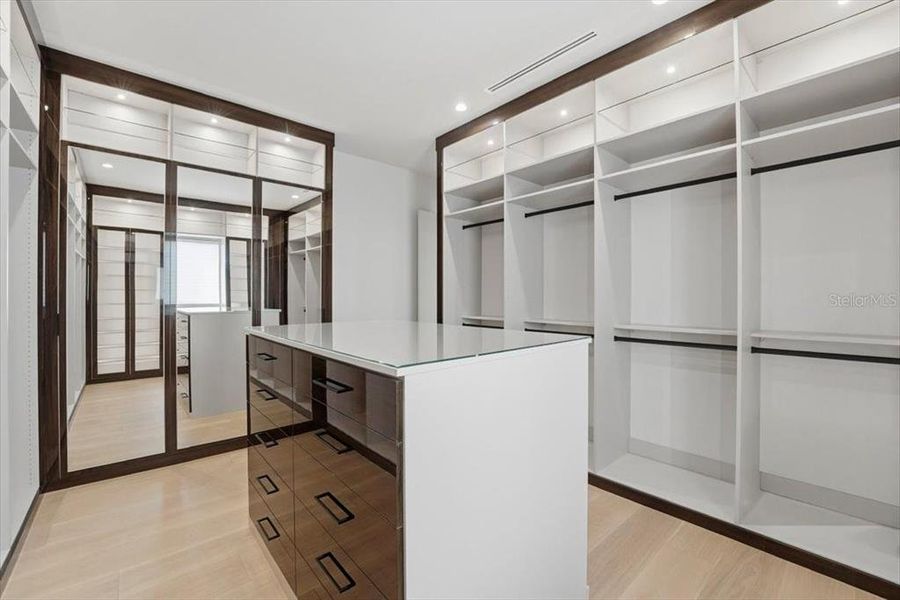 Furnished interior view inside a new home in , Orlando (Image 64).