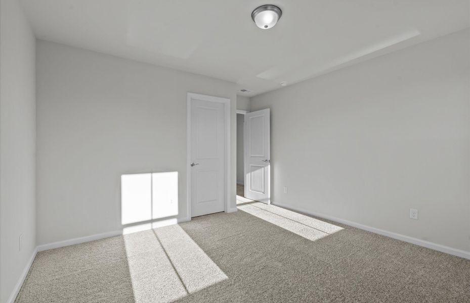 Spacious, unfurnished interior of a new home in Fox Hollow, Spartanburg (Image 26).