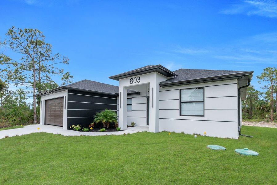 Exterior details and patio area of a home in , Lehigh Acres (Image 3).