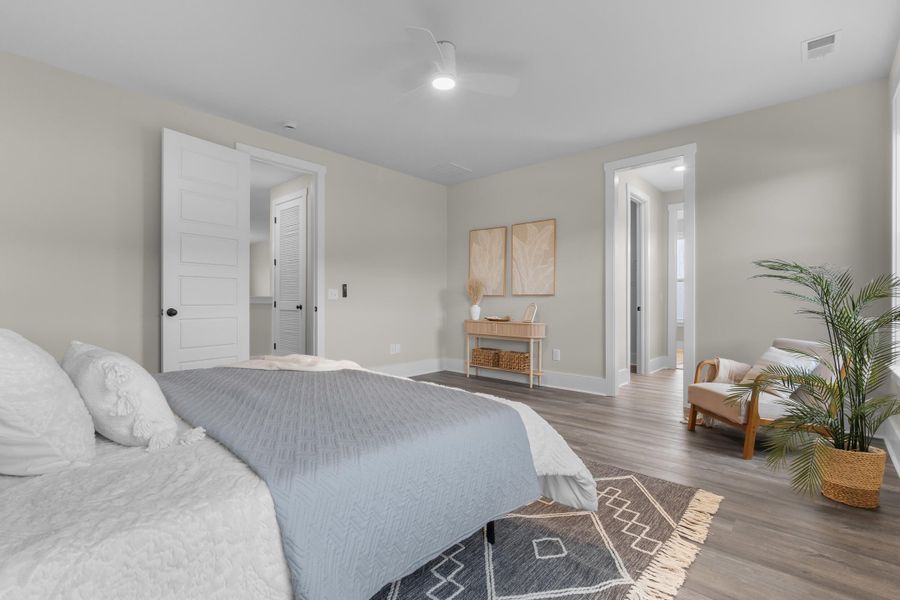 Furnished interior view inside a new home in , Ravenel (Image 34).