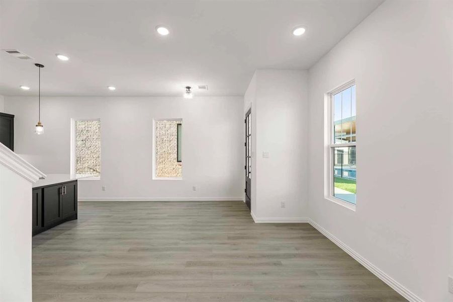 Spacious, unfurnished interior of a new home in Collin Creek, Plano (Image 32).