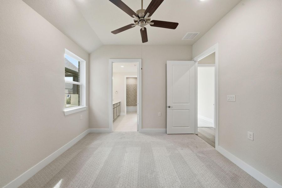 Spacious, unfurnished interior of a new home in Chambers Creek, Willis (Image 52).