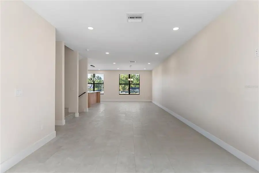 Spacious, unfurnished interior of a new home in , Tampa (Image 22).
