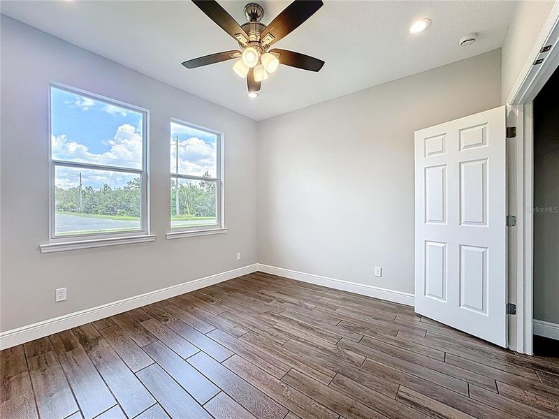 Spacious, unfurnished interior of a new home in , Orlando (Image 16).
