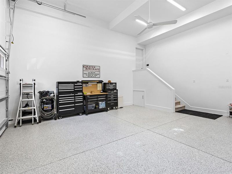 Spacious, unfurnished interior of a new home in , Sarasota (Image 21).