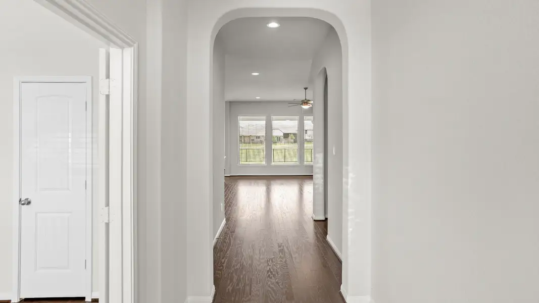 Representative unfurnished interior of a home built from the The Casey - April Sound by Legend Homes in Lake Conroe Area Homes, Montgomery (Image 17).