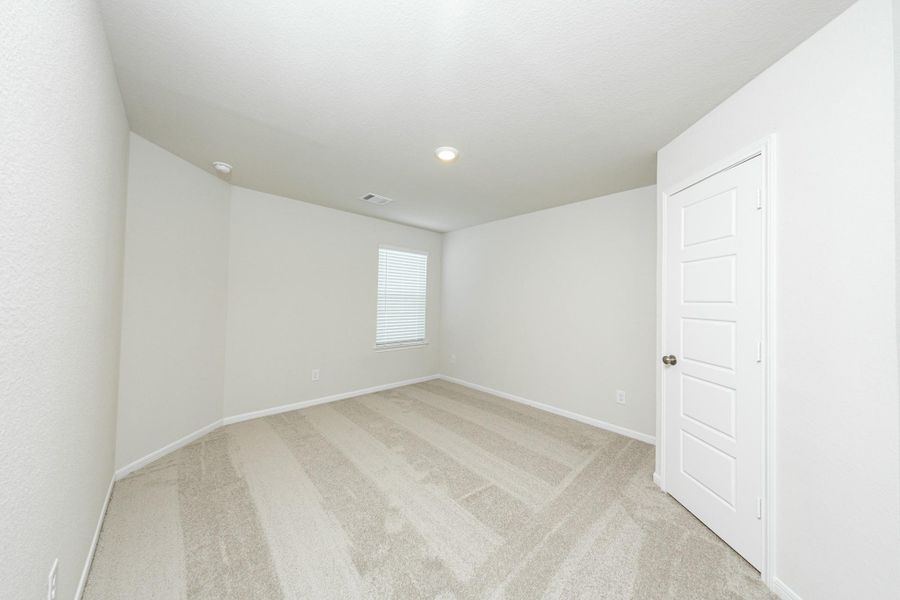 Spacious, unfurnished interior of a new home in River's Edge, Conroe (Image 22).