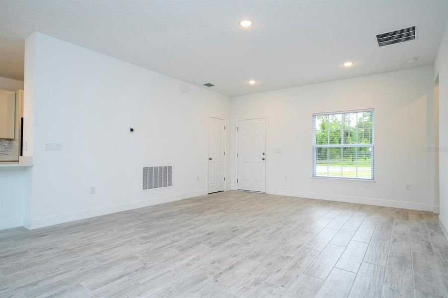 Spacious, unfurnished interior of a new home in , Ocala (Image 30).
