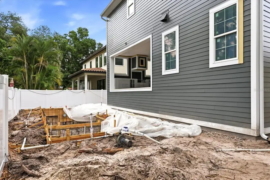 Exterior details and patio area of a home in , Tampa (Image 5).
