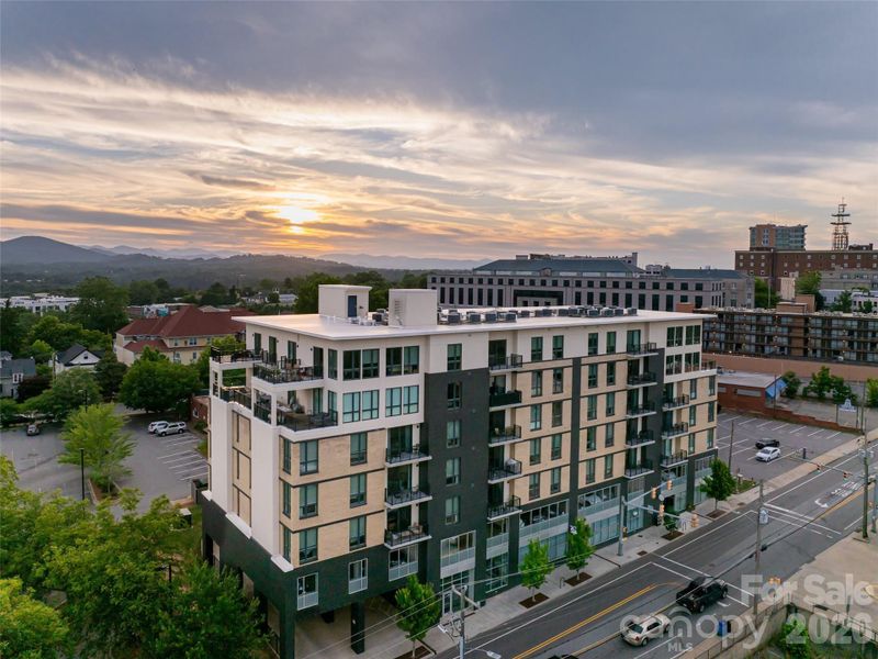 Condo located in Asheville, NC showcasing its design and architecture (Image 29). Condo located in Asheville, NC showcasing its design and architecture (Image 29).