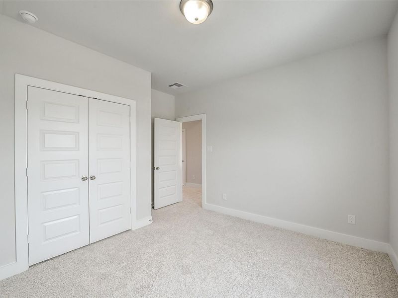 Spacious, unfurnished interior of a new home in Sierra Vista, Rosharon (Image 38).