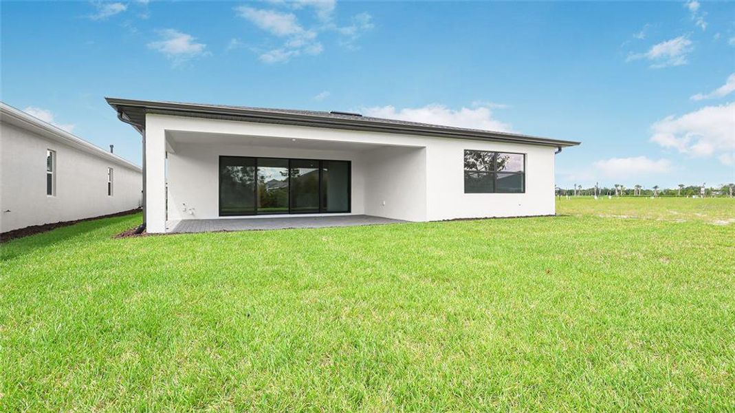Exterior details and patio area of a home in Woodland Preserve, Parrish (Image 4).