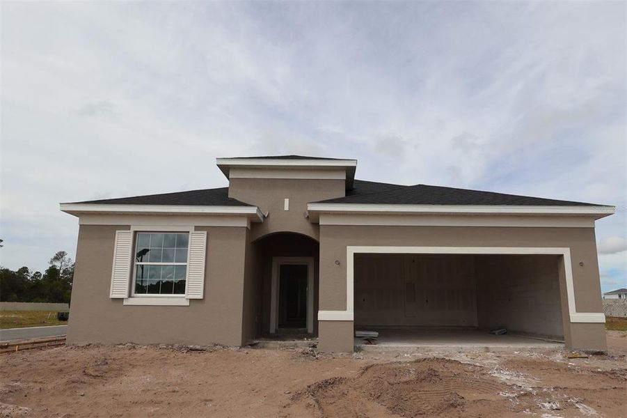 Exterior details and patio area of a home in Bay Lake Farms, St. Cloud (Image 2).