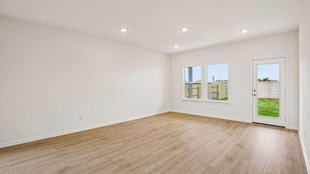 Spacious, unfurnished interior of a new home in Briarwood, Elgin (Image 20).
