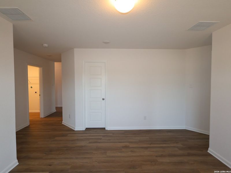 Spacious, unfurnished interior of a new home in Jordan's Ranch, San Antonio (Image 20). Spacious, unfurnished interior of a new home in Jordan's Ranch, San Antonio (Image 20).