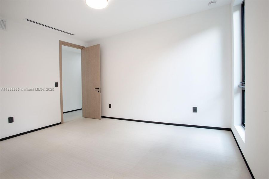 Spacious, unfurnished interior of a new home in , Miami (Image 56).