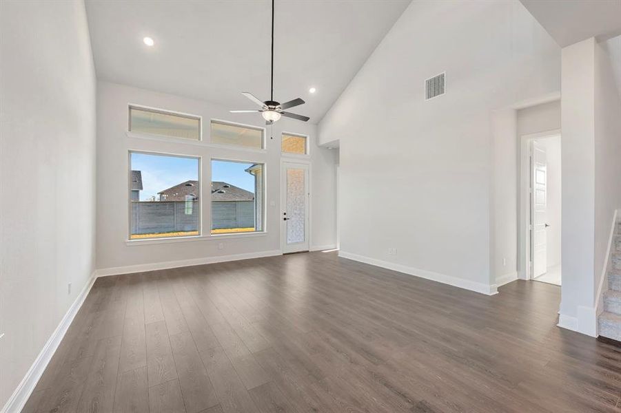 Spacious, unfurnished interior of a new home in Treeline, Justin (Image 30).