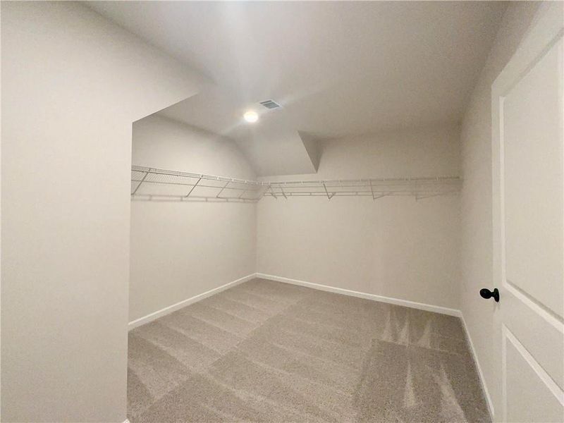 Spacious, unfurnished interior of a new home in , Auburn (Image 42).