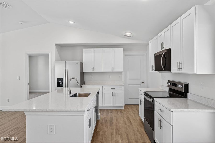 Furnished interior view inside a new home in Cape Coral, Cape Coral (Image 10).