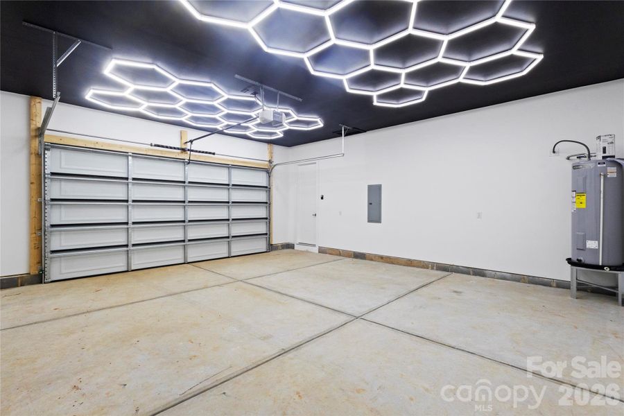 Spacious, unfurnished interior of a new home in , Gastonia (Image 29).