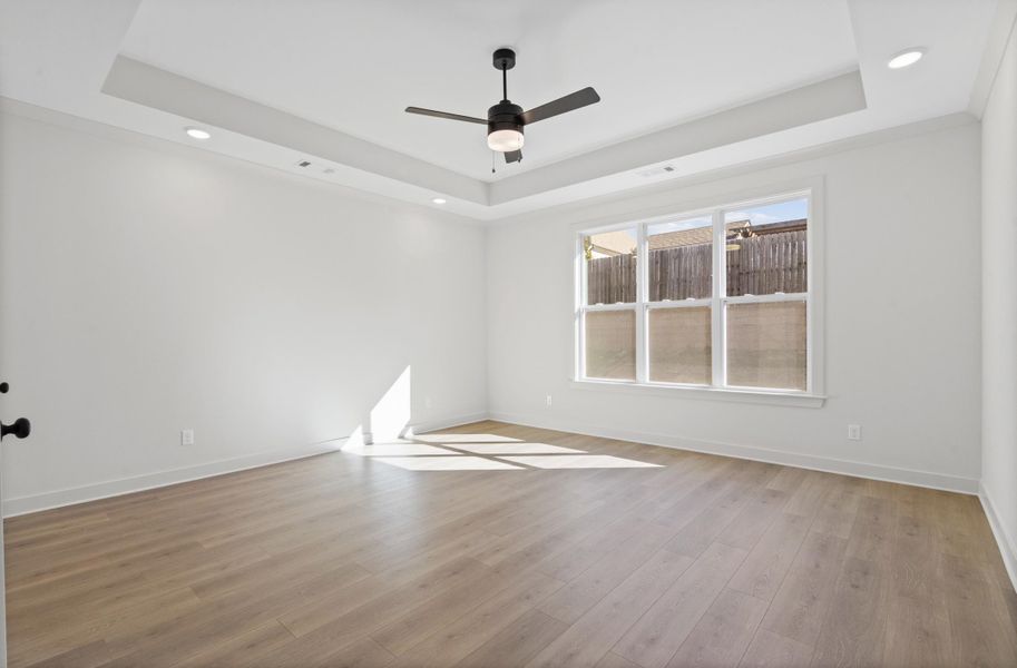 Spacious, unfurnished interior of a new home in White Oak, Arlington (Image 22).