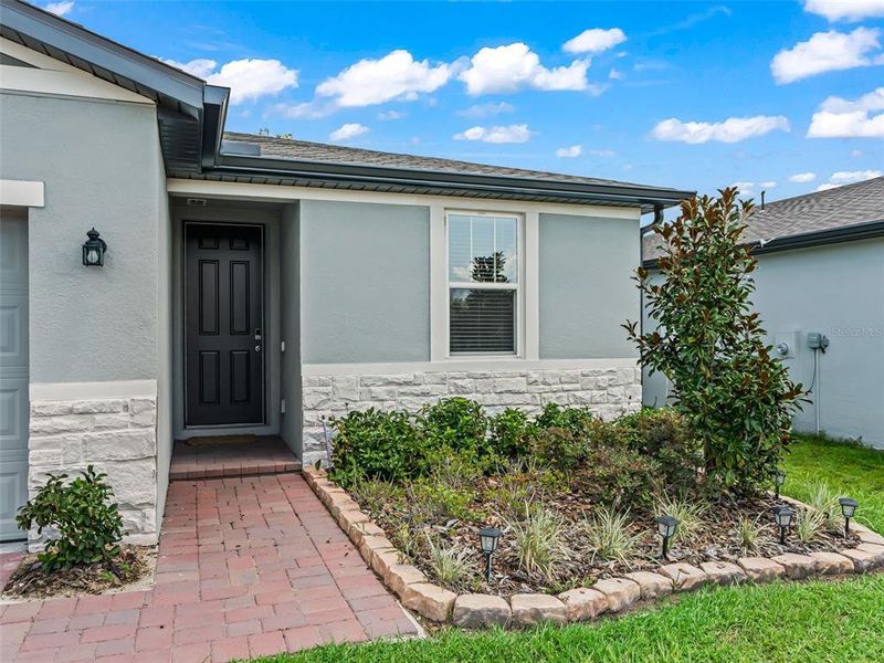 Exterior details and patio area of a home in Fox Pointe at Rivers Edge, Leesburg (Image 29).