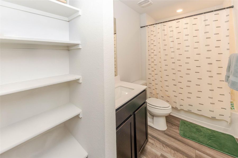 Furnished interior view inside a new home in Willow Glenn, Temple (Image 12).