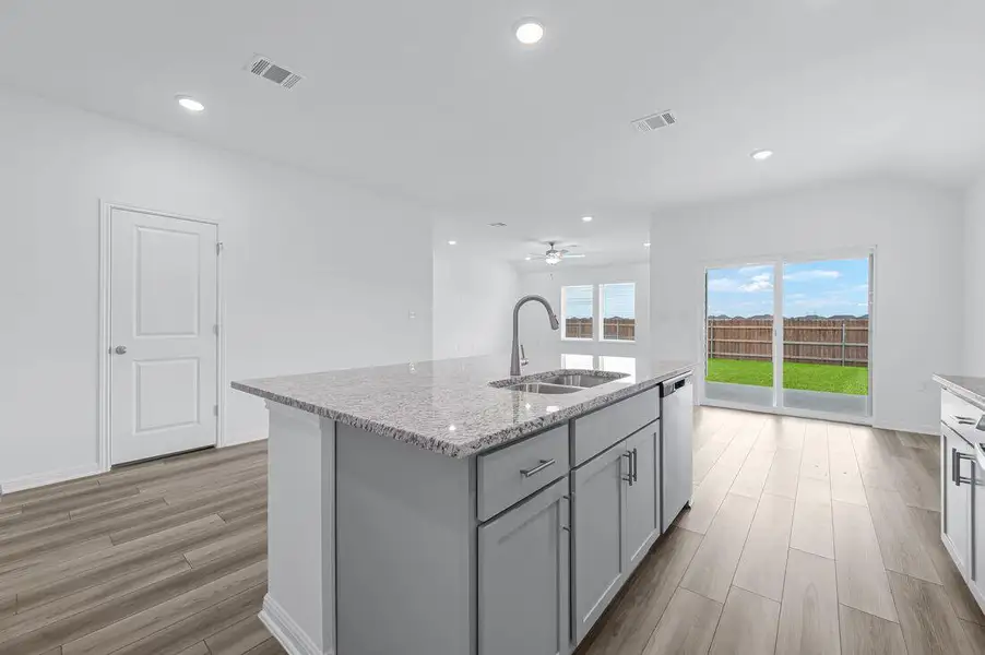 204 Crumpton Way - Ready Now!