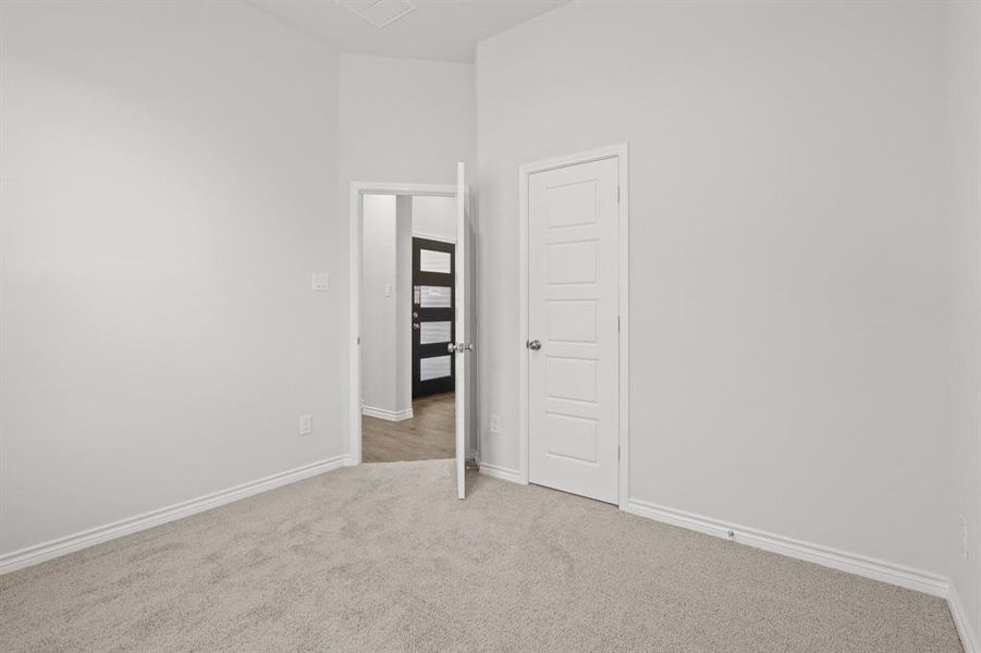 Spacious, unfurnished interior of a new home in Rocky Creek Crossing, Fort Worth (Image 18). Spacious, unfurnished interior of a new home in Rocky Creek Crossing, Fort Worth (Image 18).