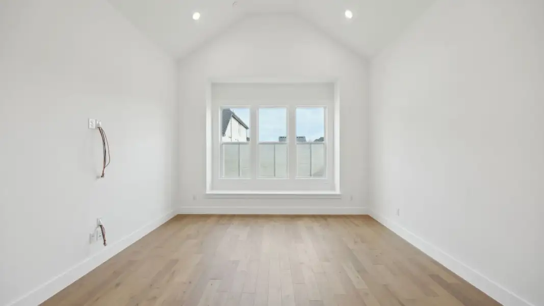 Spacious, unfurnished interior of a new home in Painted Tree 50' Series, McKinney (Image 17).