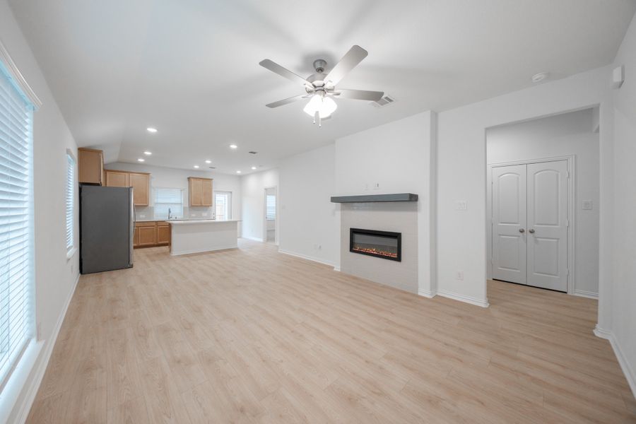 Spacious, unfurnished interior of a new home in Churchill, Anna (Image 14).