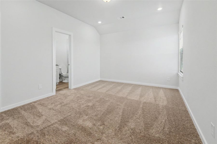 Spacious, unfurnished interior of a new home in Glendale Lakes, Arcola (Image 28). Spacious, unfurnished interior of a new home in Glendale Lakes, Arcola (Image 28).