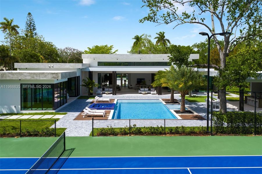 Community amenities in , Miami (Image 33).