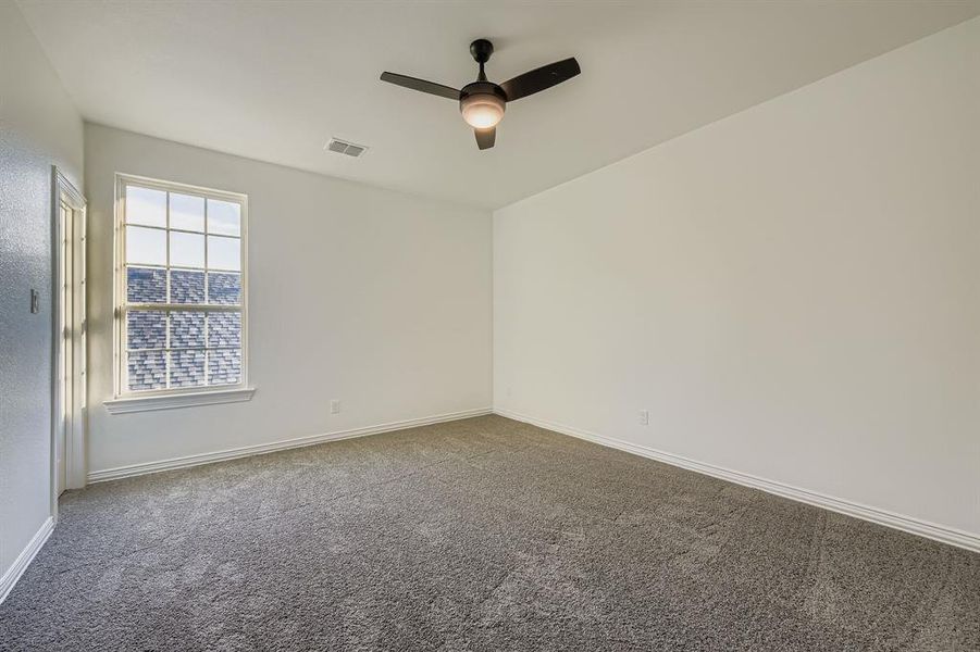 Spacious, unfurnished interior of a new home in , Grand Prairie (Image 17).