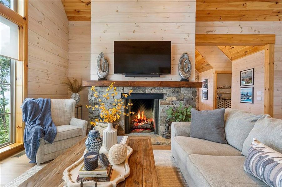 Furnished interior view inside a new home in , Jasper (Image 6).