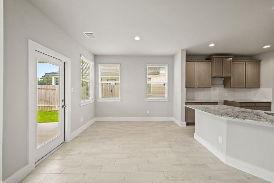 Spacious, unfurnished interior of a new home in Grand Oaks – The Cove, Houston (Image 12).
