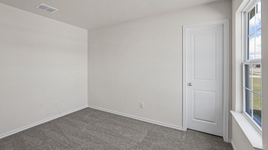 Spacious, unfurnished interior of a new home in The Reserve at Timber Creek, Lindale (Image 17).