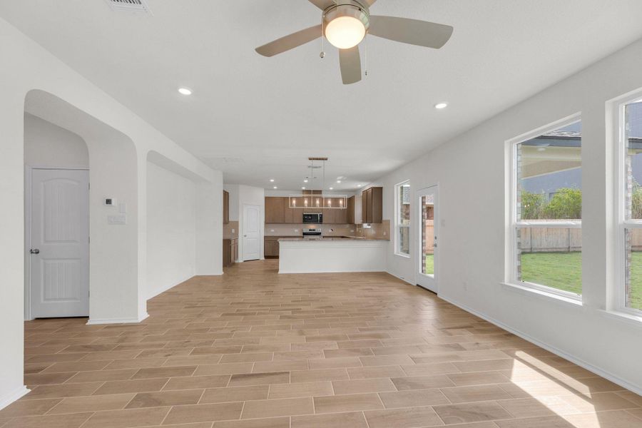 Spacious, unfurnished interior of a new home in Mustang Valley, Manor (Image 24).