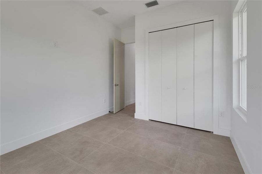 Spacious, unfurnished interior of a new home in , Deland (Image 24).