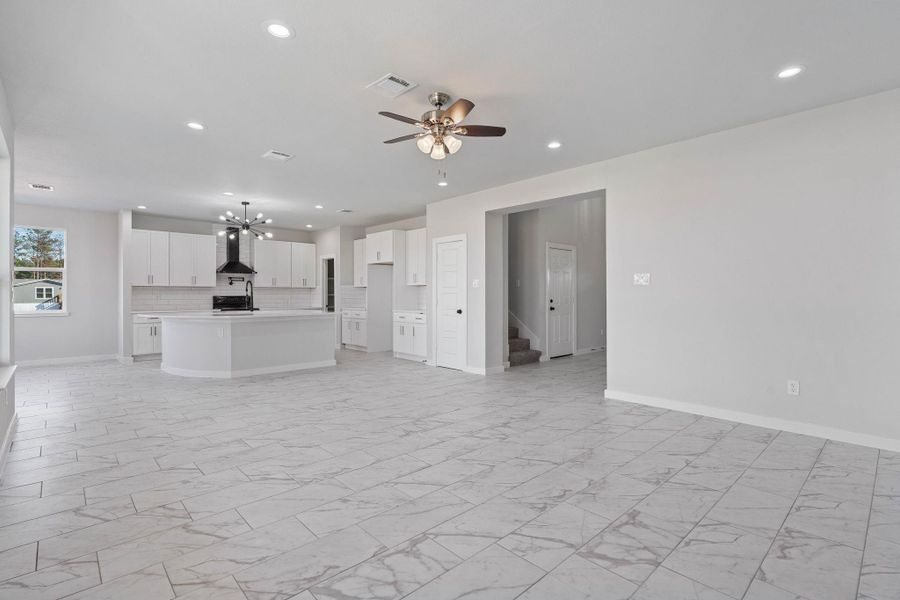Spacious, unfurnished interior of a new home in , Conroe (Image 30).