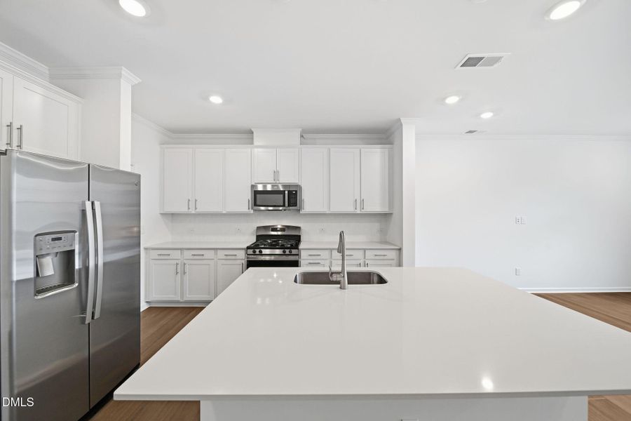 SUN_Everlee_Pic_CarsonII_QMI_258_Kitchen