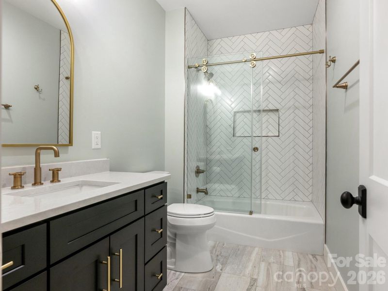 Full Bath 2
