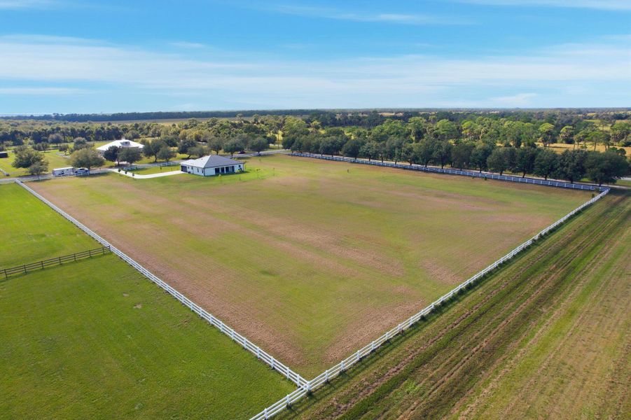 Furnished interior view inside a new home in , Fort Pierce (Image 7).