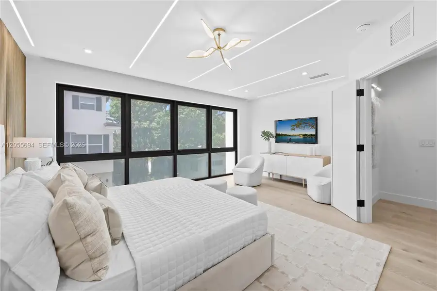 Furnished interior view inside a new home in , Fort Lauderdale (Image 57).