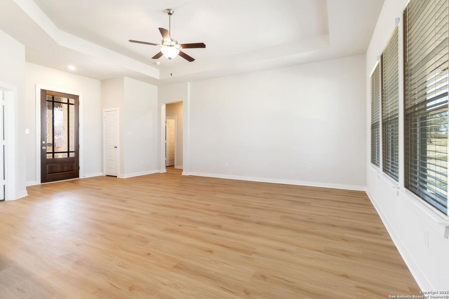 Spacious, unfurnished interior of a new home in Jordan's Ranch, San Antonio (Image 17).