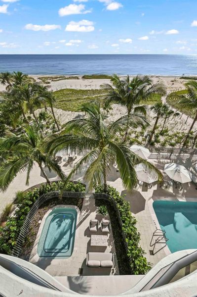 Exterior details and patio area of a home in Casamar, Pompano Beach (Image 31).